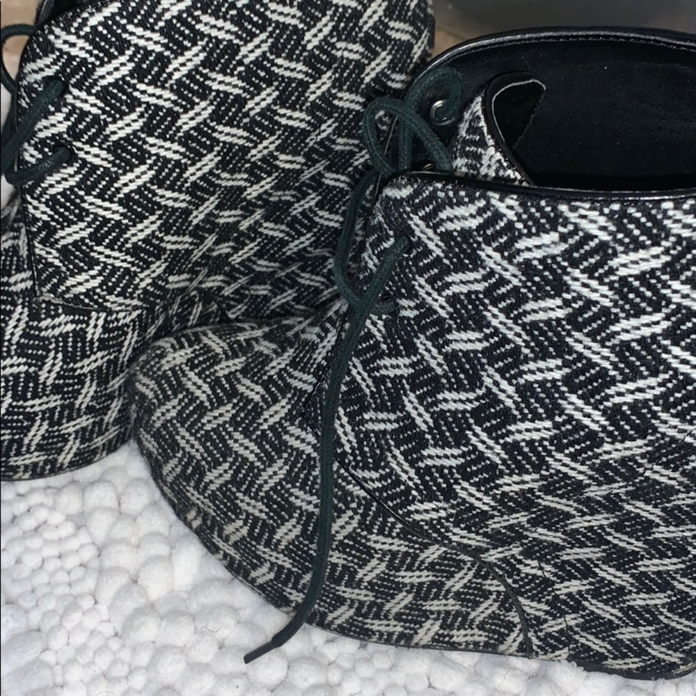 Steve Madden Women’s platform heel